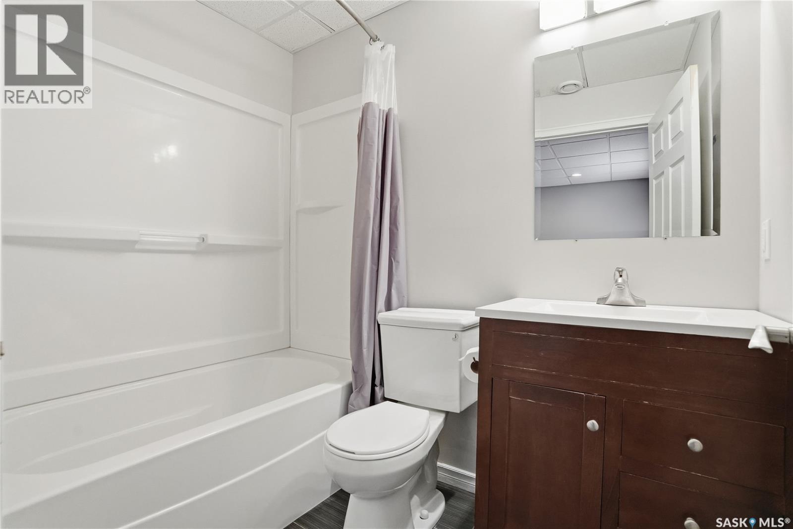 405 212 Willis Crescent, Saskatoon, SK - Indoor Photo Showing Bathroom