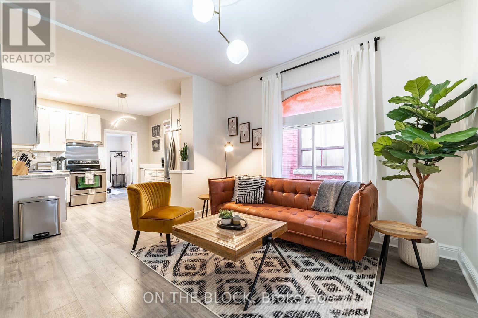 19 Century Street, Hamilton, ON - Indoor Photo Showing Living Room