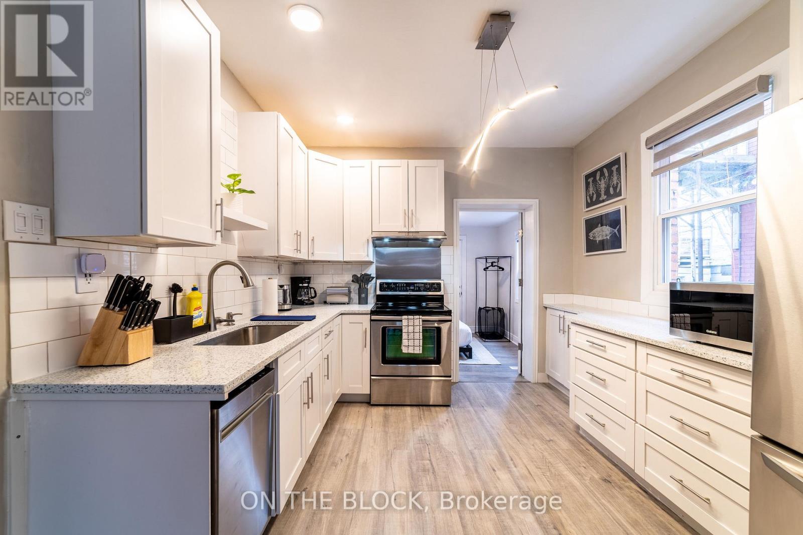 19 Century Street, Hamilton, ON - Indoor Photo Showing Kitchen