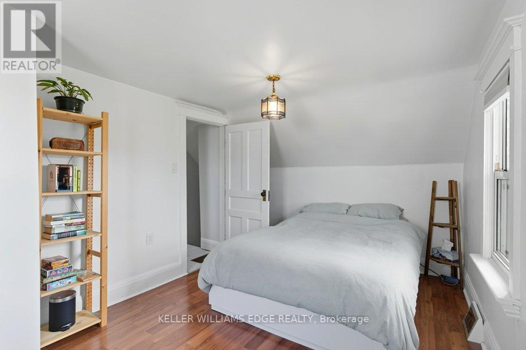 159 Hope Avenue, Hamilton, ON - Indoor Photo Showing Bedroom
