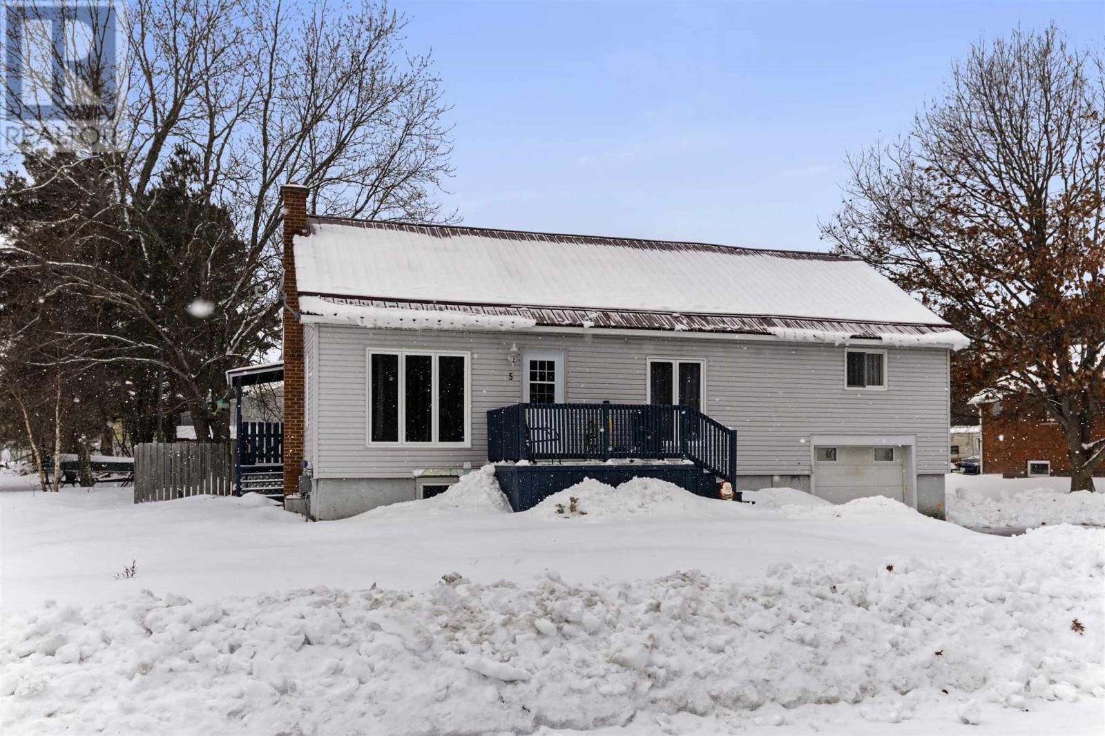 5 Forest St, Iron Bridge, ON - Outdoor