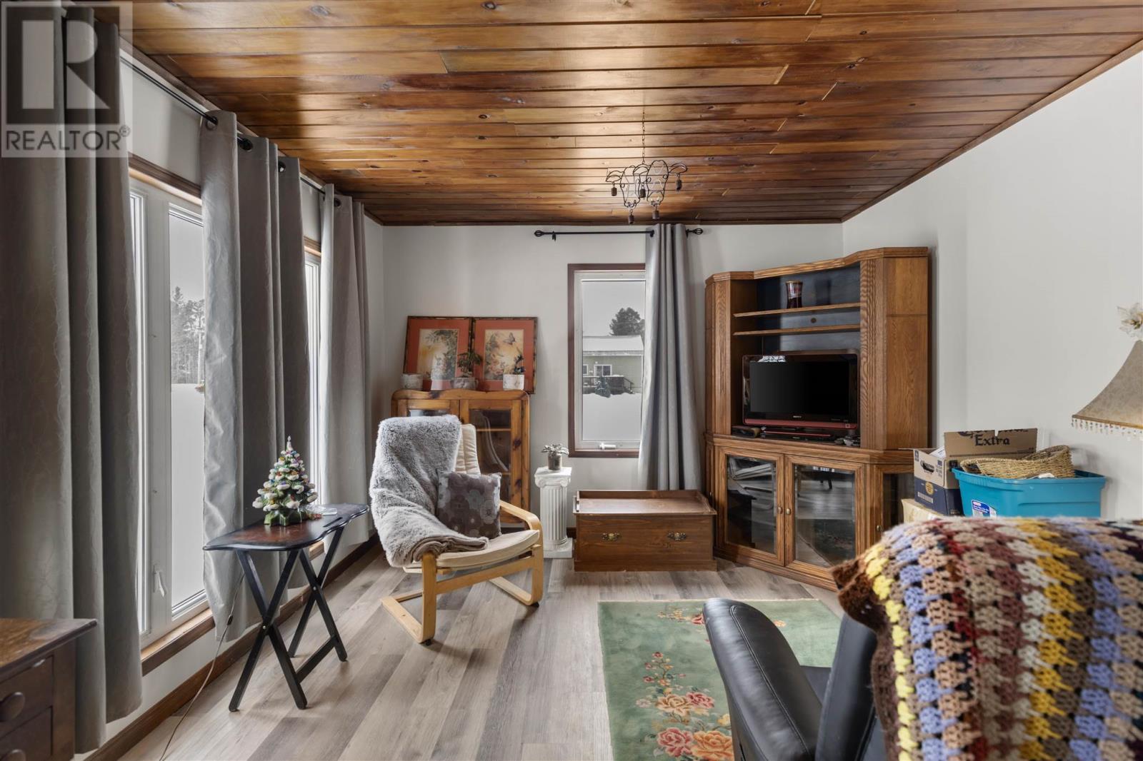 5 Forest St, Iron Bridge, ON - Indoor