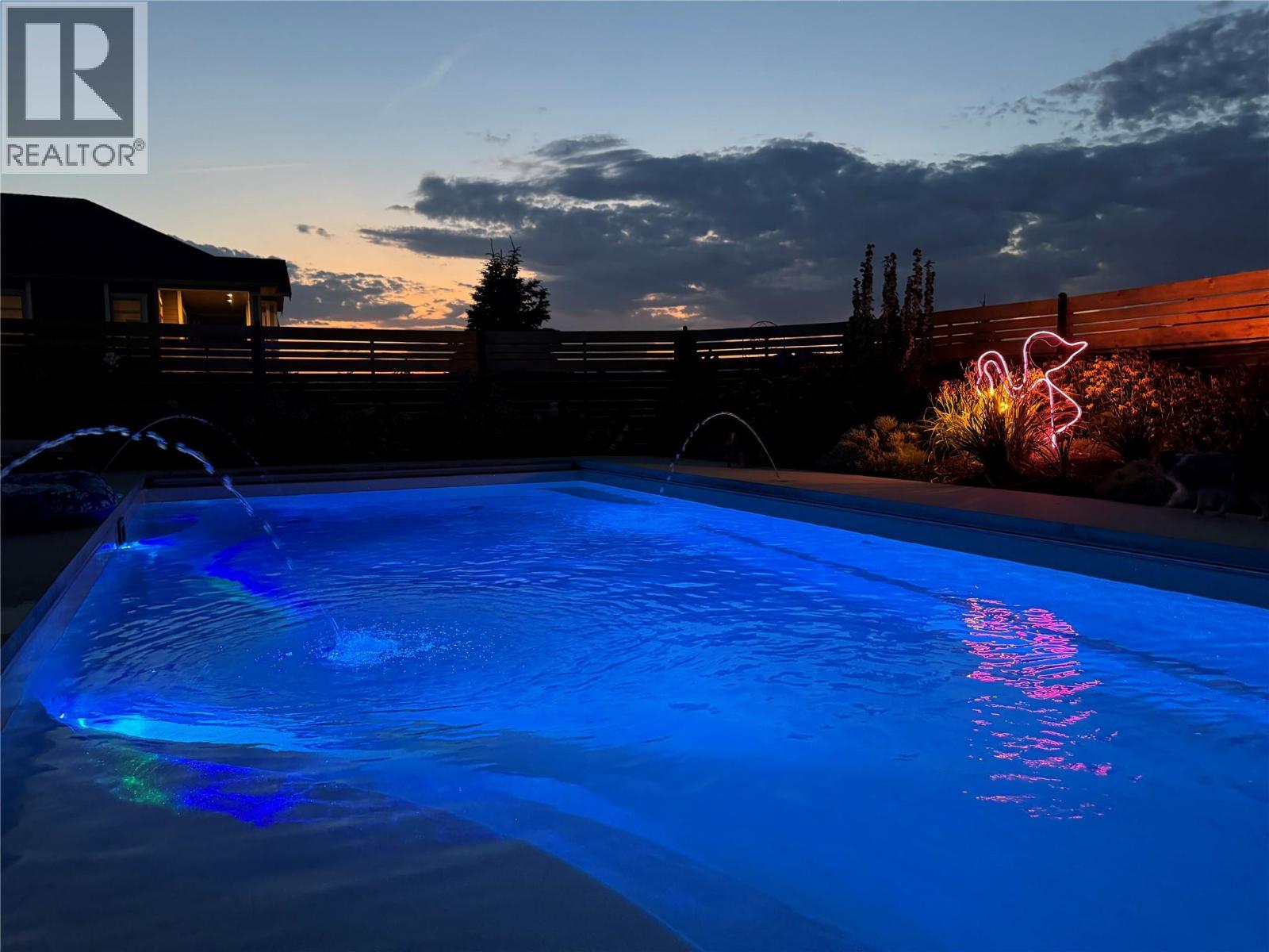 667 Devonian Avenue, Kelowna, BC - Outdoor With In Ground Pool With View