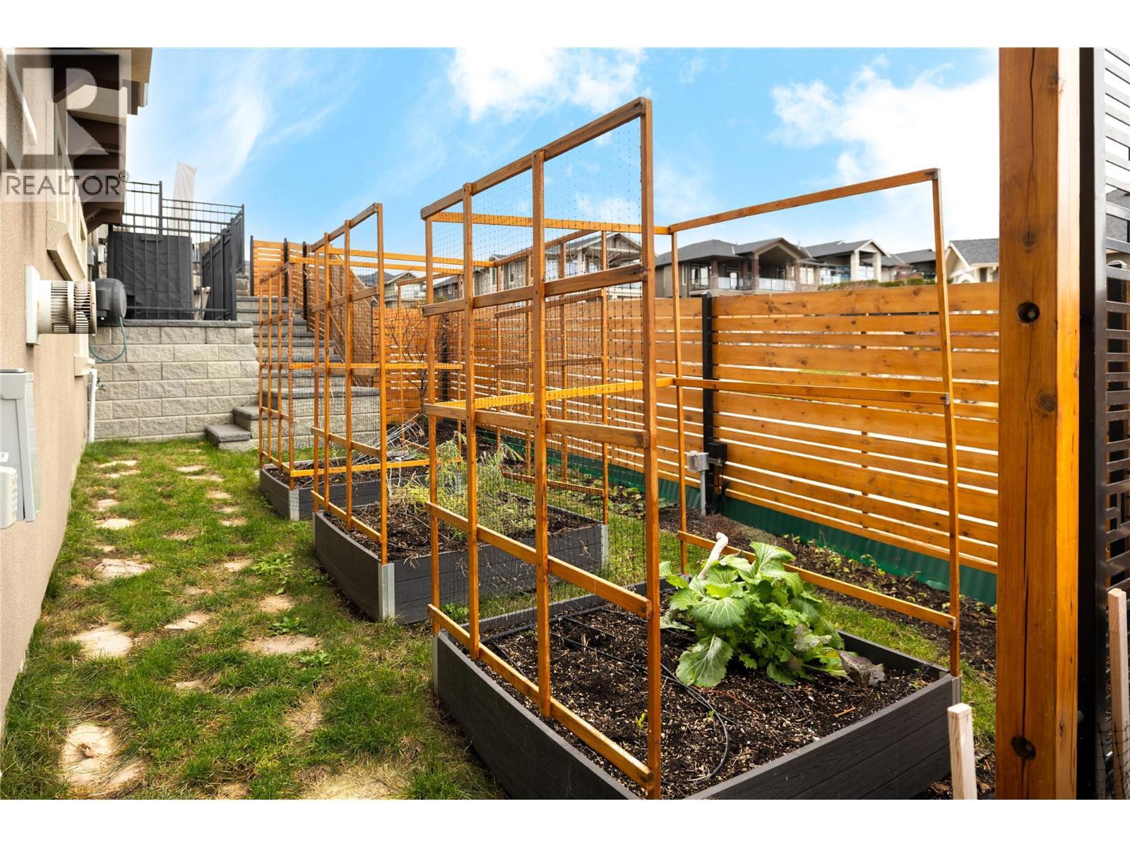 667 Devonian Avenue, Kelowna, BC - Outdoor