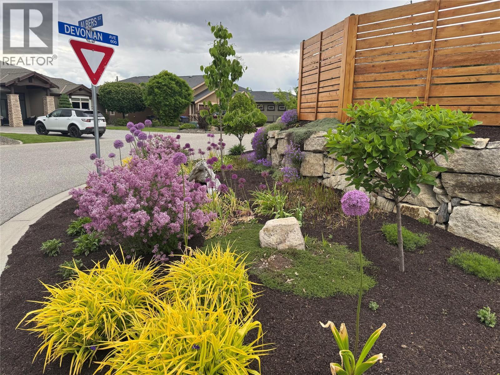 667 Devonian Avenue, Kelowna, BC - Outdoor