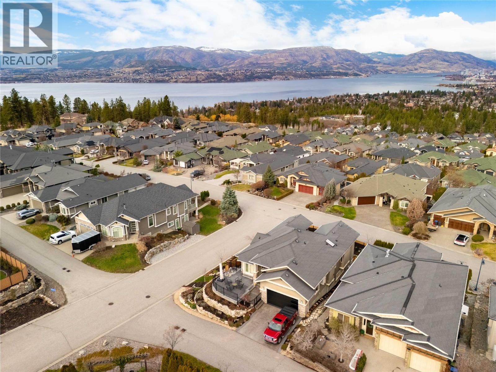 667 Devonian Avenue, Kelowna, BC - Outdoor With Body Of Water With View
