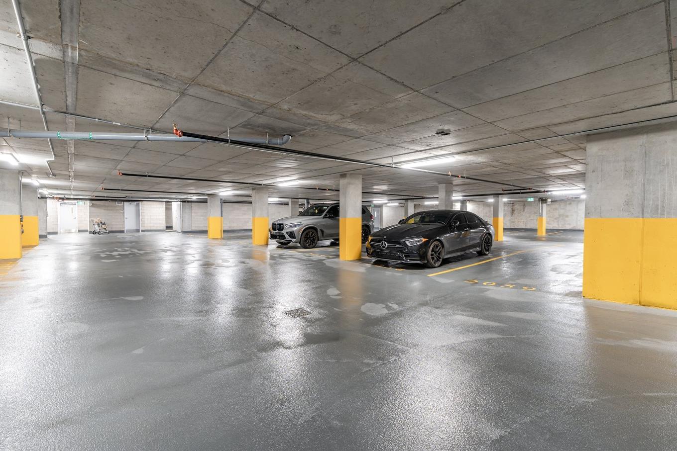 Garage - 2309-200 Rue André-Prévost, Montréal (Verdun/Île-Des-Soeurs), QC - Indoor Photo Showing Garage