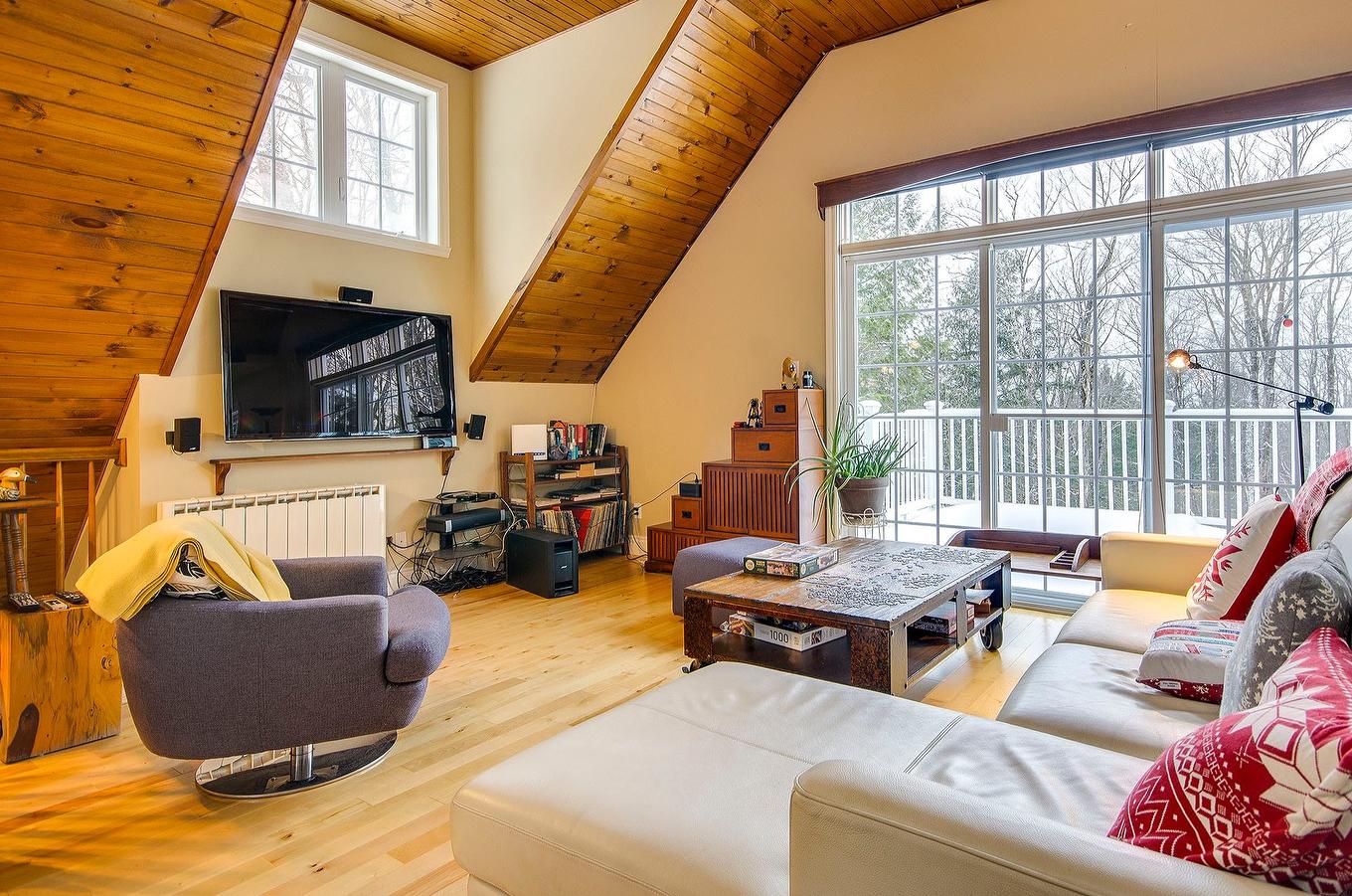 Salon - 191 Ch. Des Pinsons, Sutton, QC - Indoor