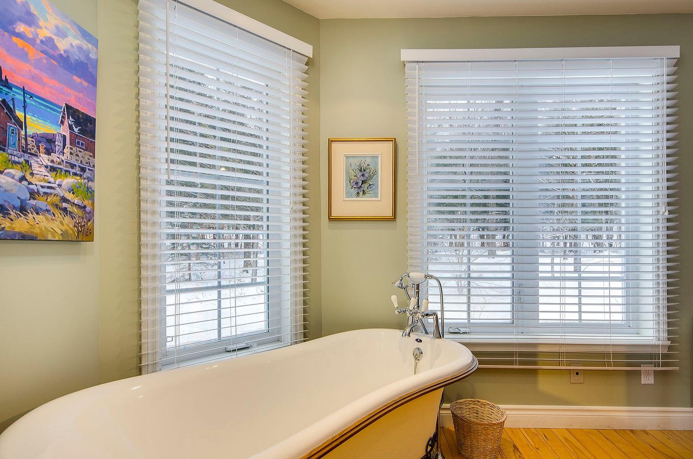 Chambre à coucher principale - 191 Ch. Des Pinsons, Sutton, QC - Indoor Photo Showing Bathroom