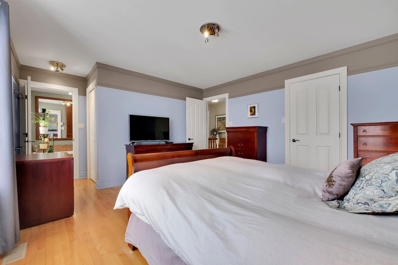 Primary bedroom - 30 Rue Hyppolite-Denaut, La Prairie, QC - Indoor Photo Showing Bedroom