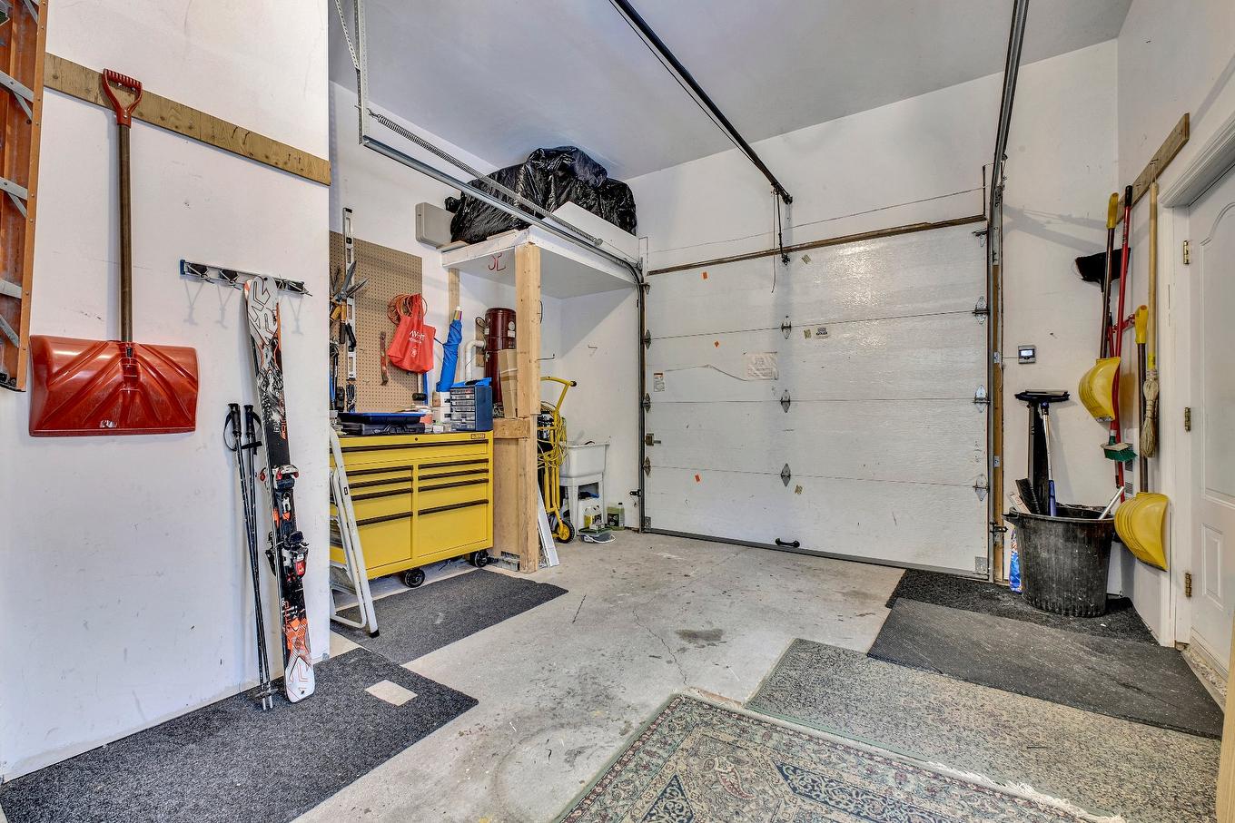 Garage - 30 Rue Hyppolite-Denaut, La Prairie, QC - Indoor Photo Showing Garage