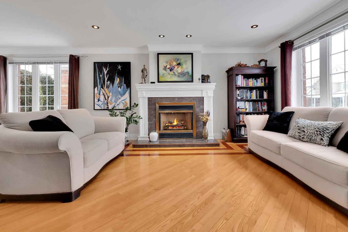 Living room - 30 Rue Hyppolite-Denaut, La Prairie, QC - Indoor Photo Showing Living Room With Fireplace