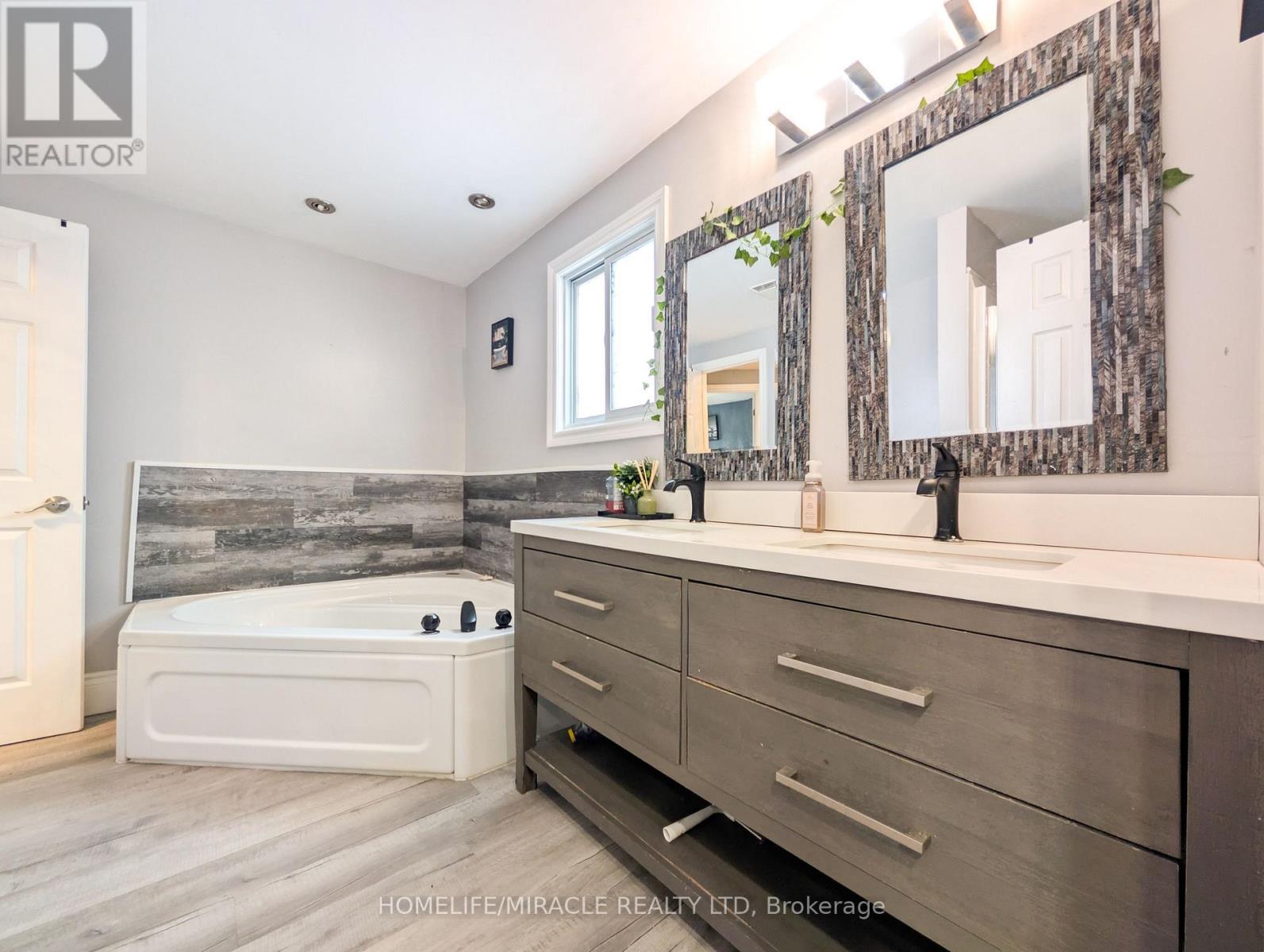 39 Endeavour Drive, Cambridge, ON - Indoor Photo Showing Bathroom