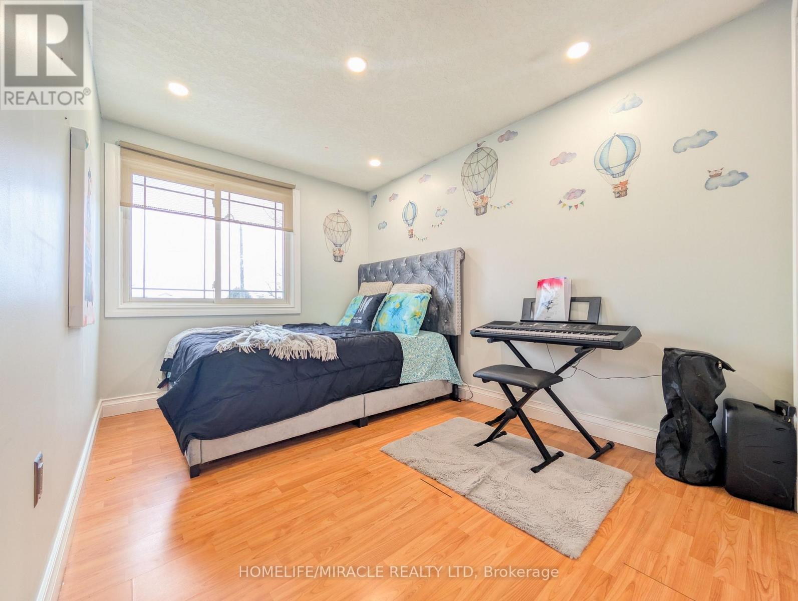 39 Endeavour Drive, Cambridge, ON - Indoor Photo Showing Bedroom