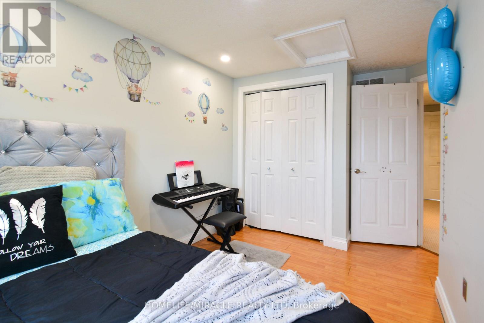 39 Endeavour Drive, Cambridge, ON - Indoor Photo Showing Bedroom