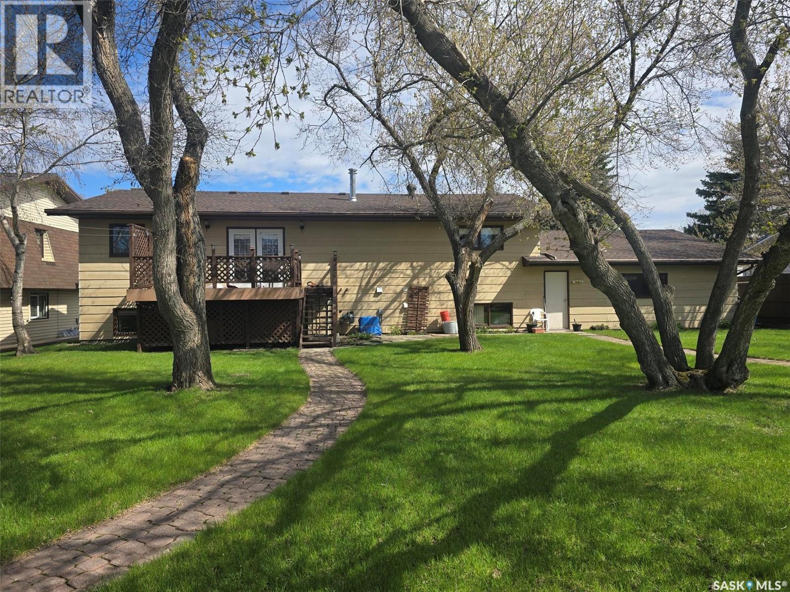 903 Assiniboia Avenue, Grenfell, SK - Outdoor