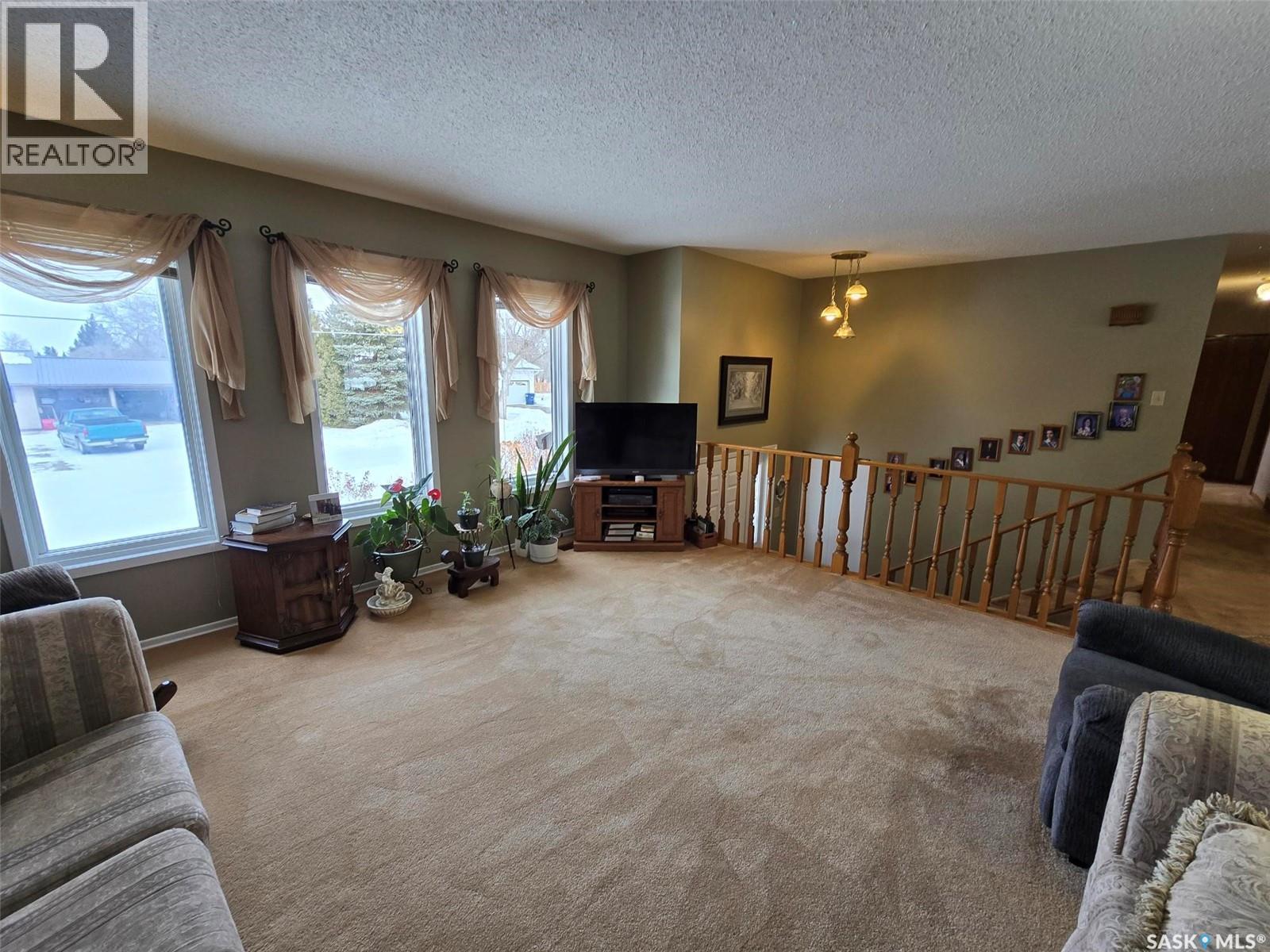 903 Assiniboia Avenue, Grenfell, SK - Indoor Photo Showing Living Room