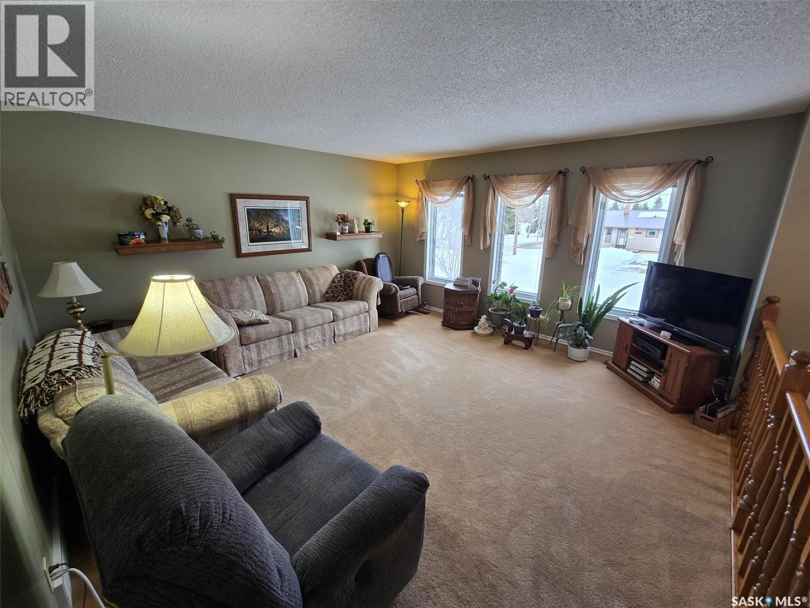 903 Assiniboia Avenue, Grenfell, SK - Indoor Photo Showing Living Room