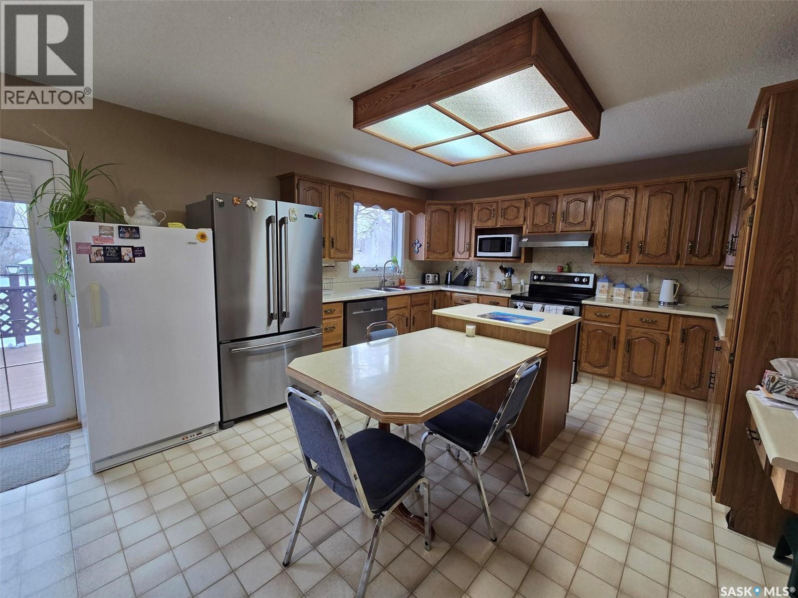 903 Assiniboia Avenue, Grenfell, SK - Indoor Photo Showing Kitchen