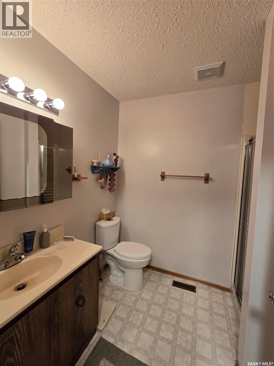 903 Assiniboia Avenue, Grenfell, SK - Indoor Photo Showing Bathroom