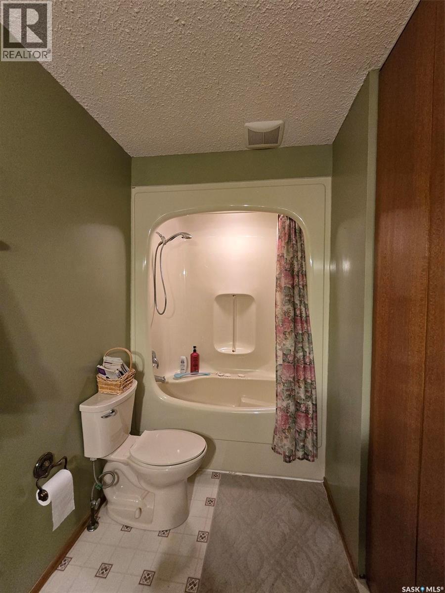 903 Assiniboia Avenue, Grenfell, SK - Indoor Photo Showing Bathroom