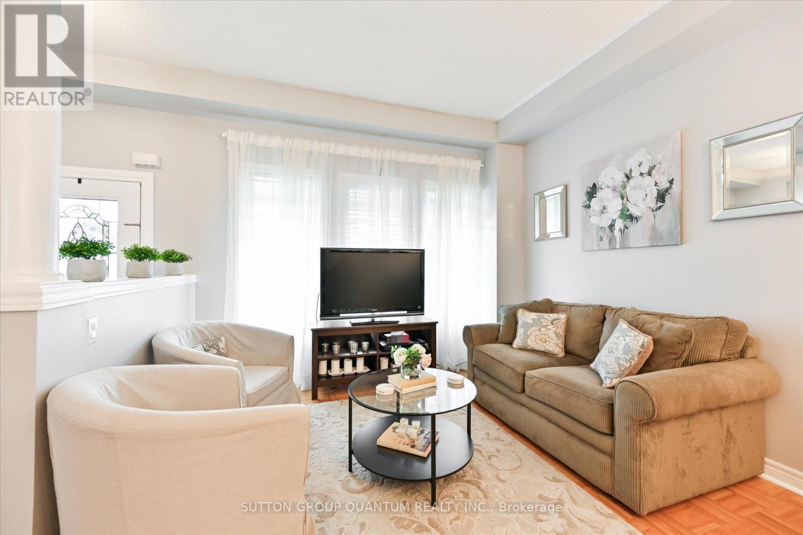 3512 Positano Place, Mississauga, ON - Indoor Photo Showing Living Room