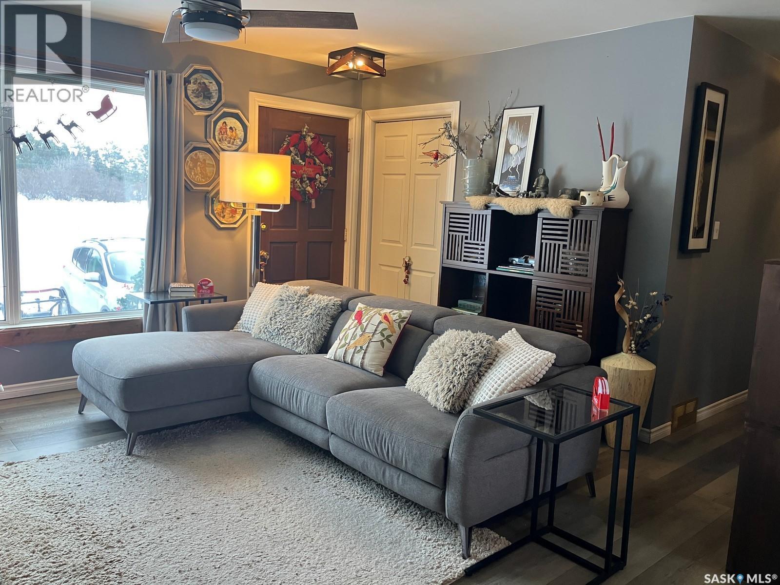 108 2Nd Street E, Smeaton, SK - Indoor Photo Showing Living Room