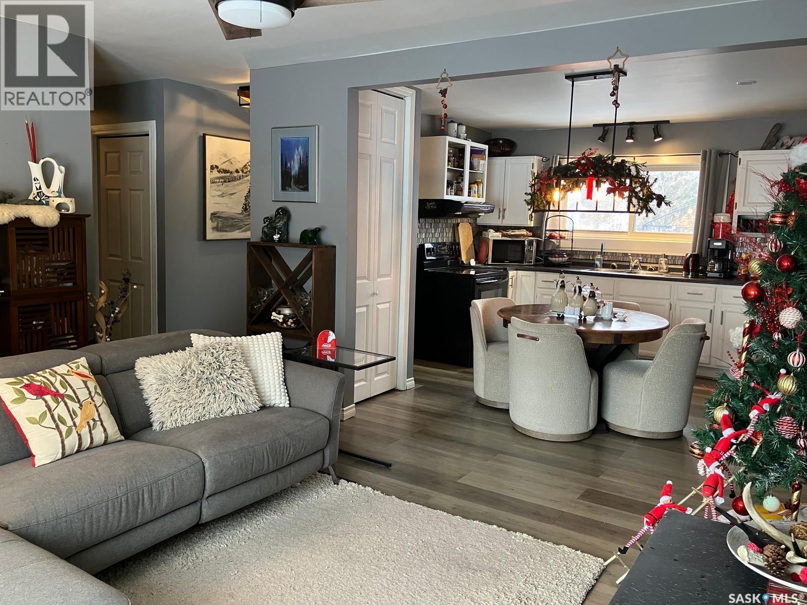 108 2Nd Street E, Smeaton, SK - Indoor Photo Showing Living Room