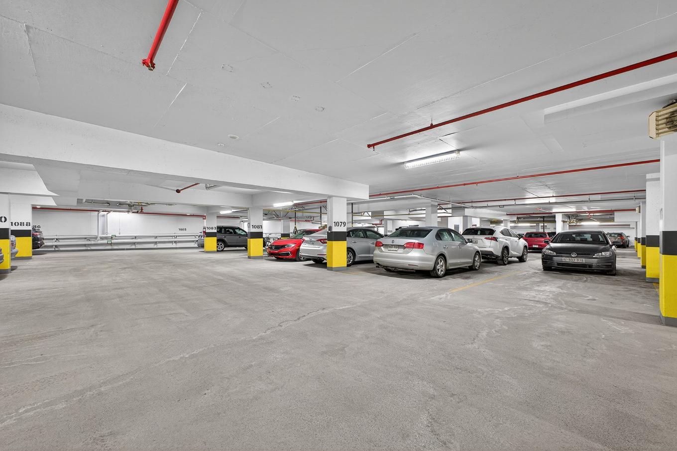 Garage - 706-199 Rue De La Rotonde, Montréal (Verdun/Île-Des-Soeurs), QC - Indoor Photo Showing Garage
