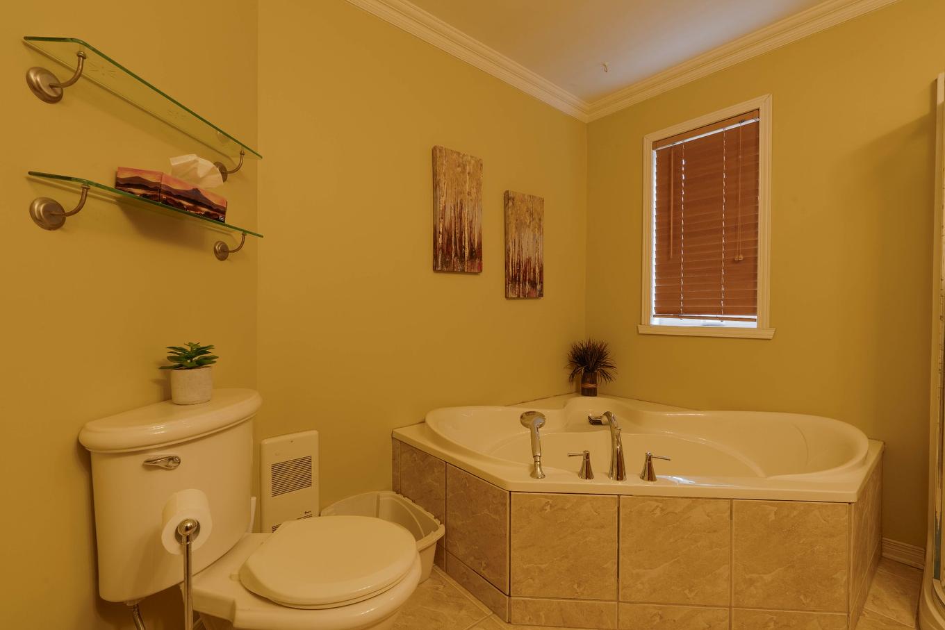 Bathroom - 80 Av. Gérard-Brunelle, Saint-Jean-Sur-Richelieu, QC - Indoor Photo Showing Bathroom