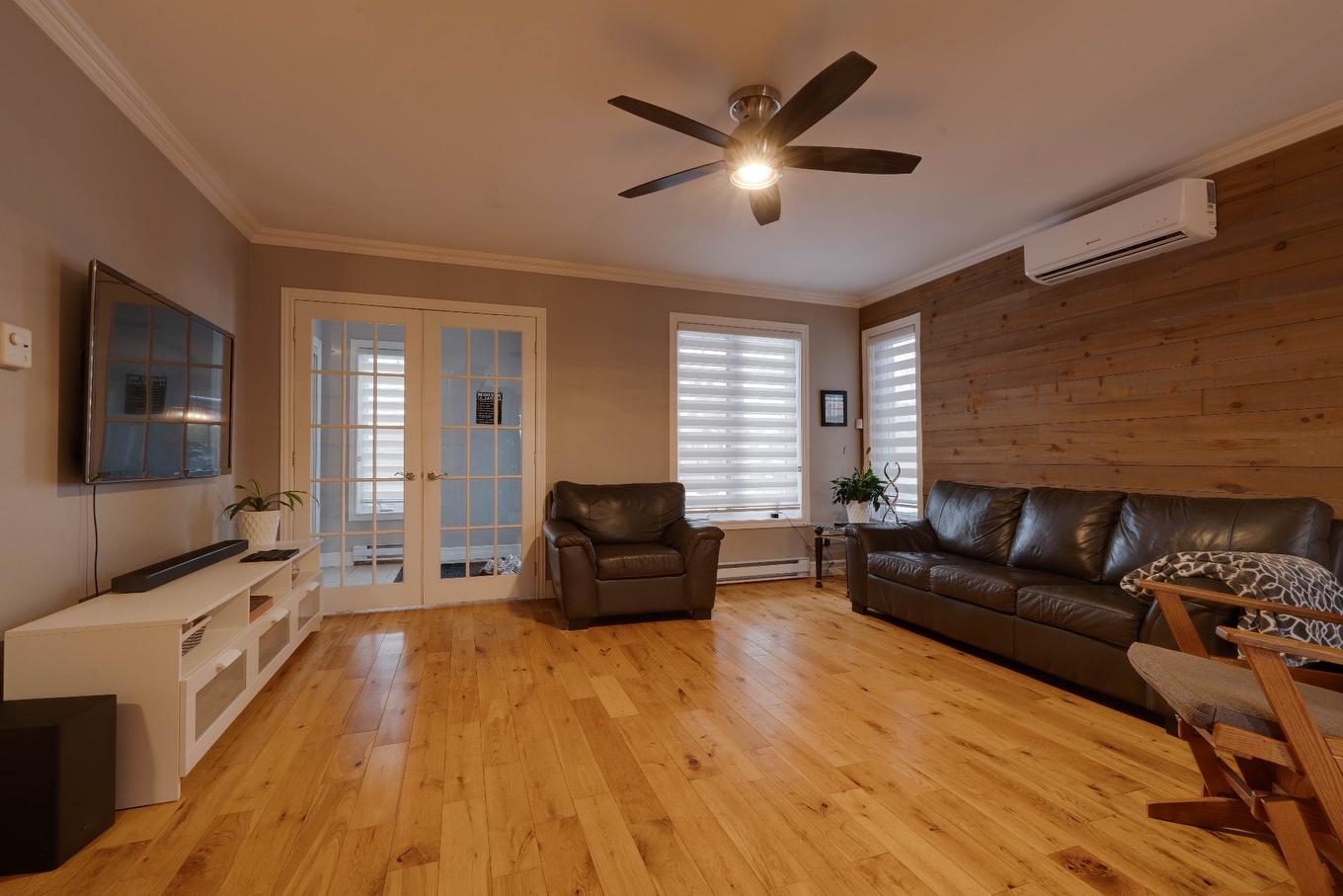 Living room - 80 Av. Gérard-Brunelle, Saint-Jean-Sur-Richelieu, QC - Indoor Photo Showing Living Room