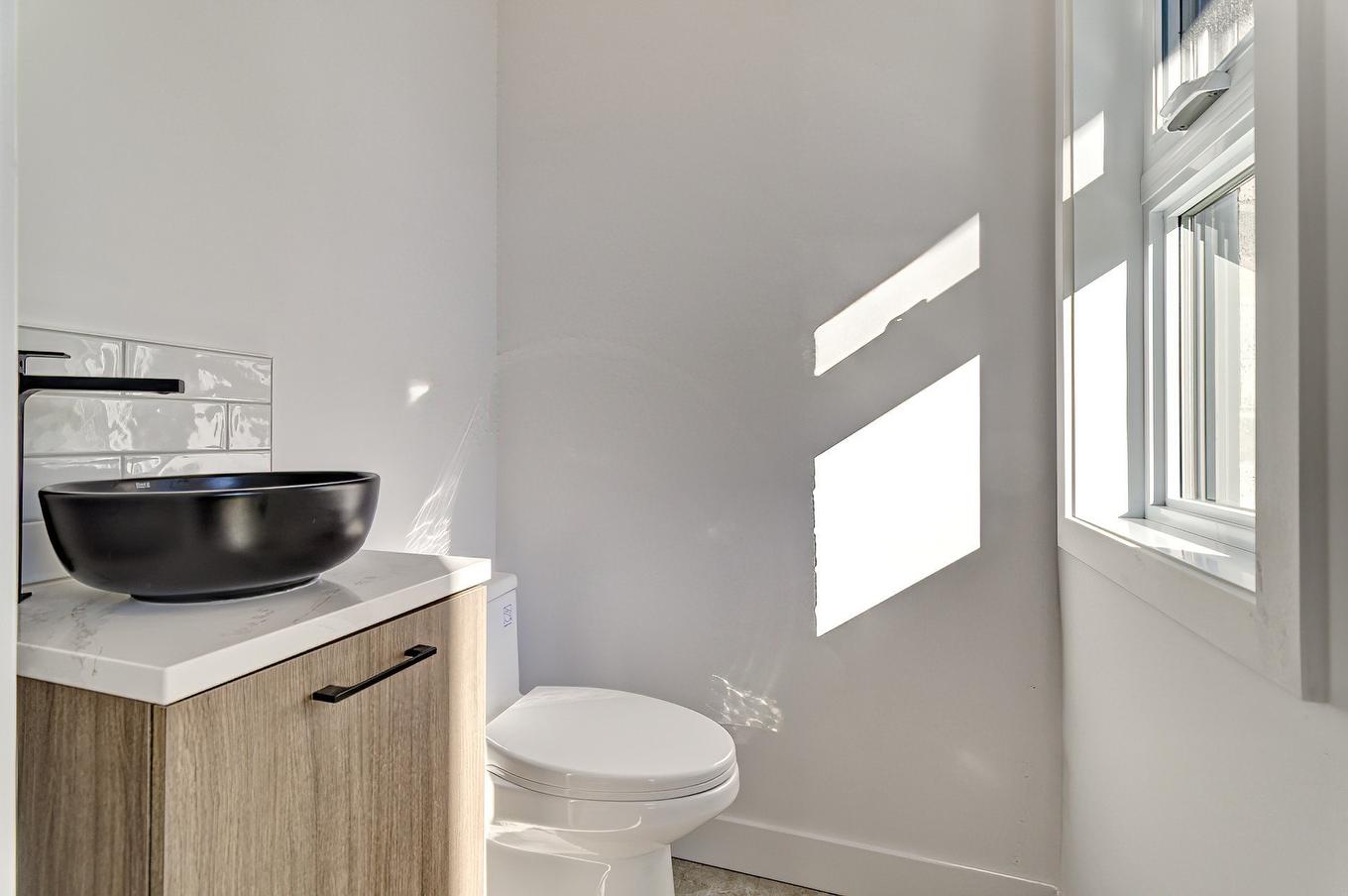 Salle d'eau - 6535 Rue Poitou, Brossard, QC - Indoor Photo Showing Bathroom