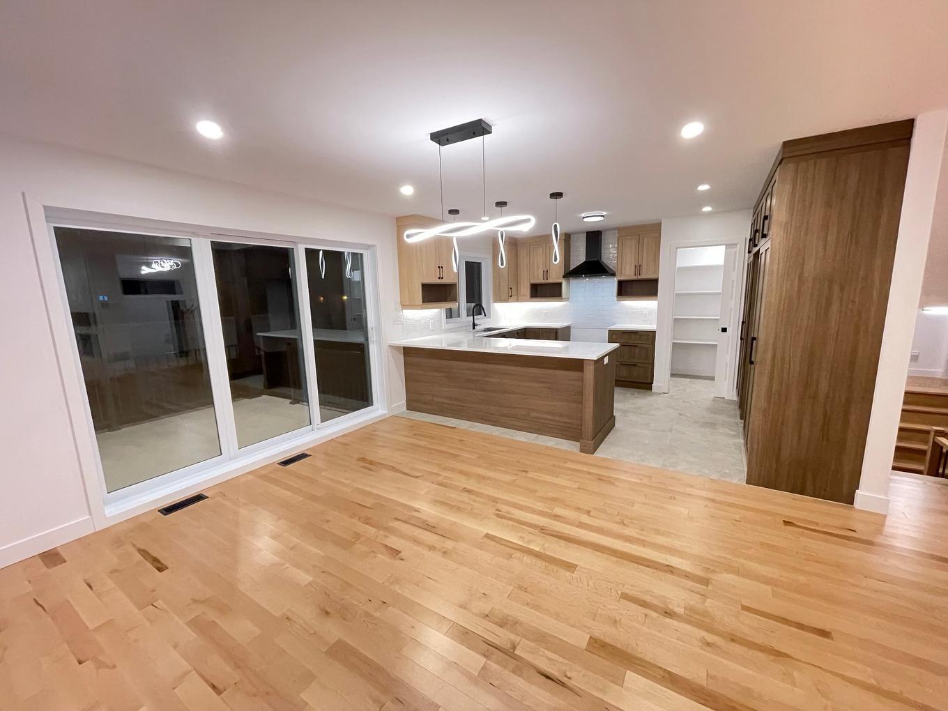 Cuisine - 6535 Rue Poitou, Brossard, QC - Indoor