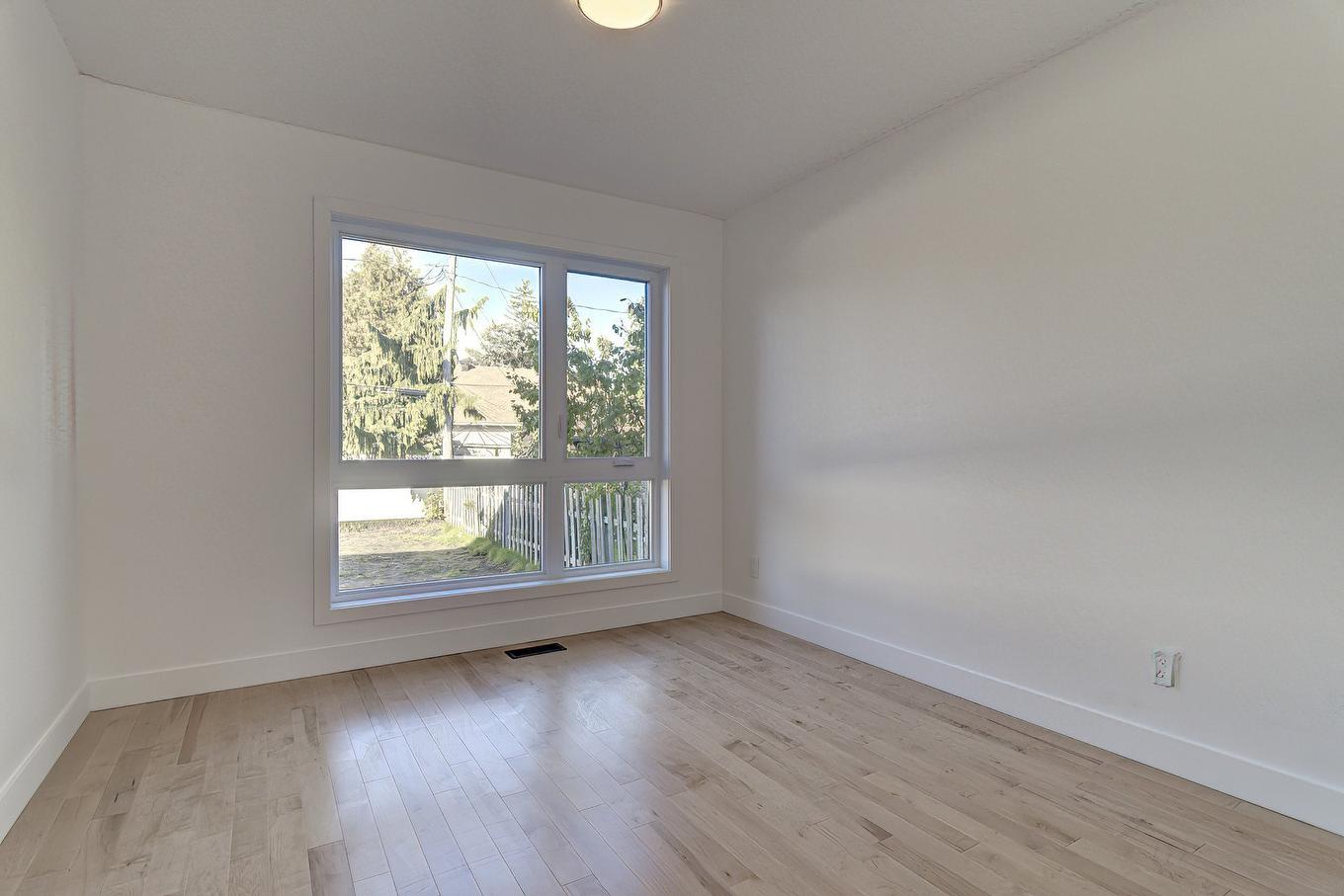 Bureau - 6535 Rue Poitou, Brossard, QC - Indoor Photo Showing Other Room