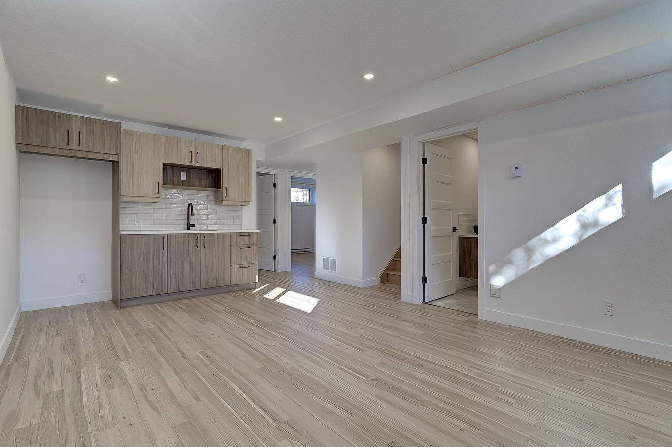 Cuisinette - 6535 Rue Poitou, Brossard, QC - Indoor Photo Showing Kitchen