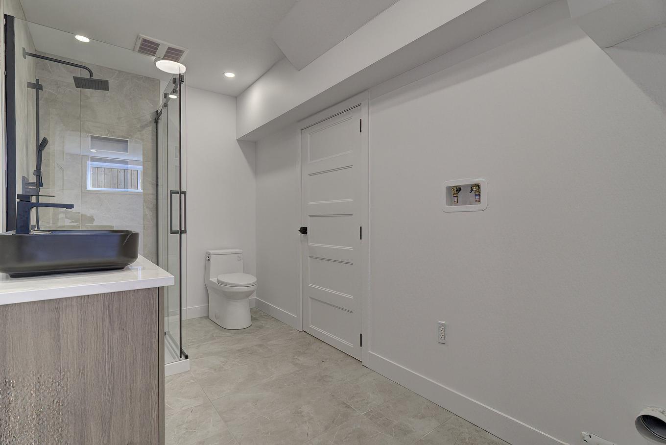 Salle de bains - 6535 Rue Poitou, Brossard, QC - Indoor Photo Showing Bathroom