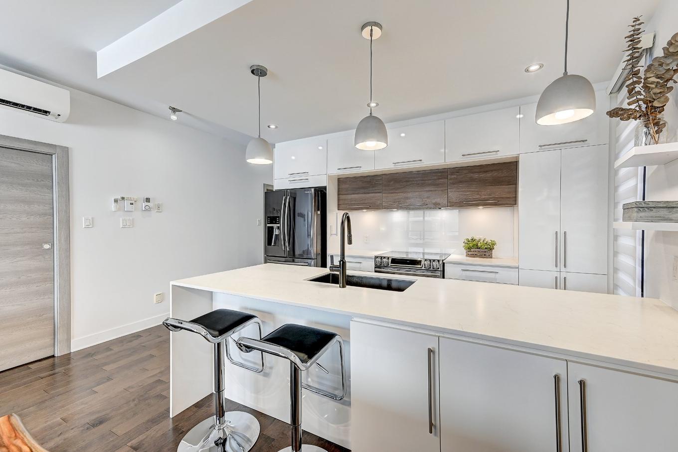 Kitchen - 201-6990 30E Avenue, Montréal (Rosemont/La Petite-Patrie), QC - Indoor Photo Showing Kitchen With Upgraded Kitchen