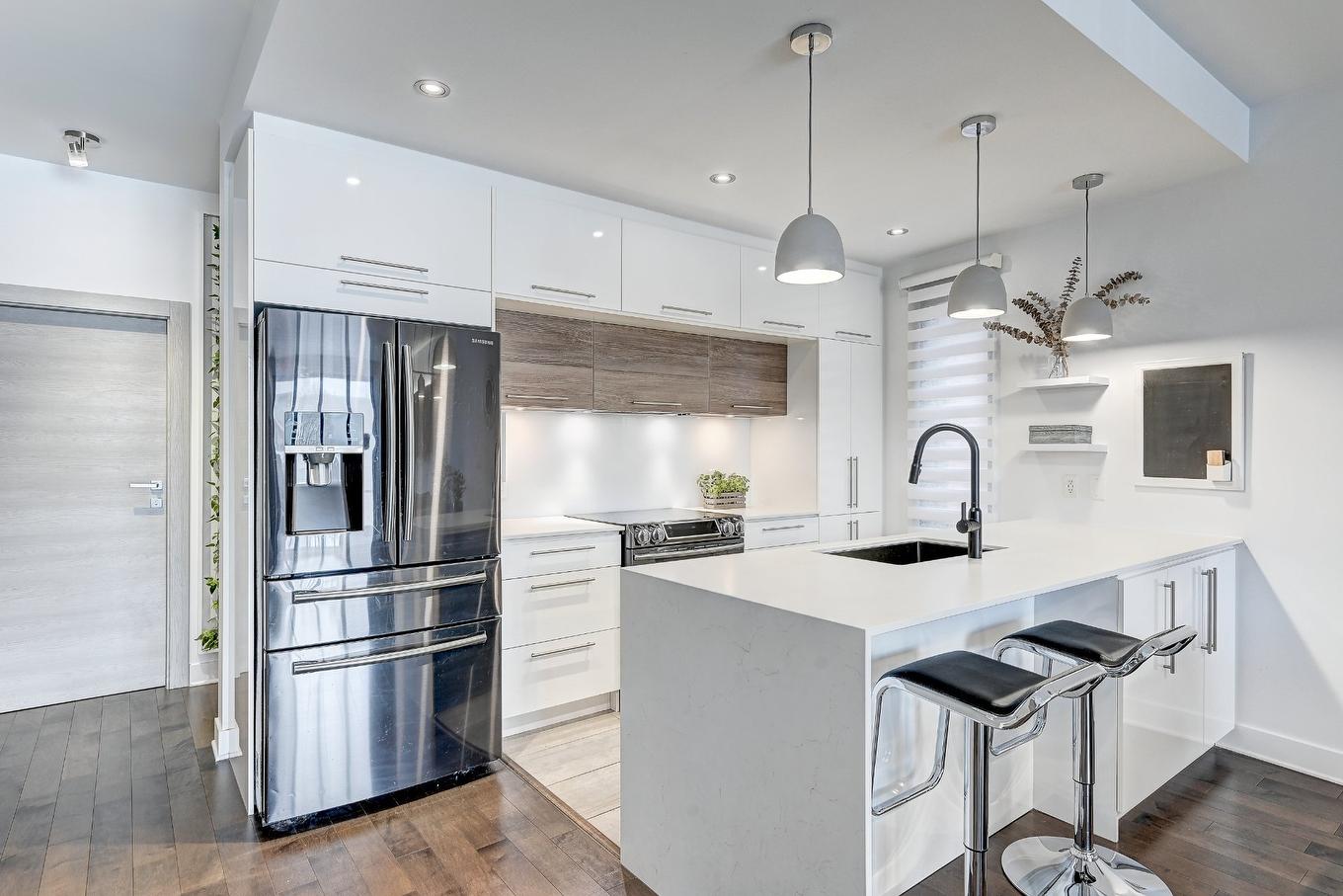 Kitchen - 201-6990 30E Avenue, Montréal (Rosemont/La Petite-Patrie), QC - Indoor Photo Showing Kitchen With Upgraded Kitchen
