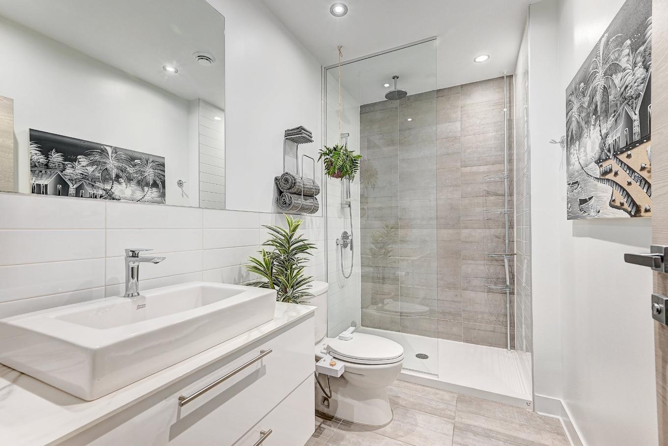 Bathroom - 201-6990 30E Avenue, Montréal (Rosemont/La Petite-Patrie), QC - Indoor Photo Showing Bathroom