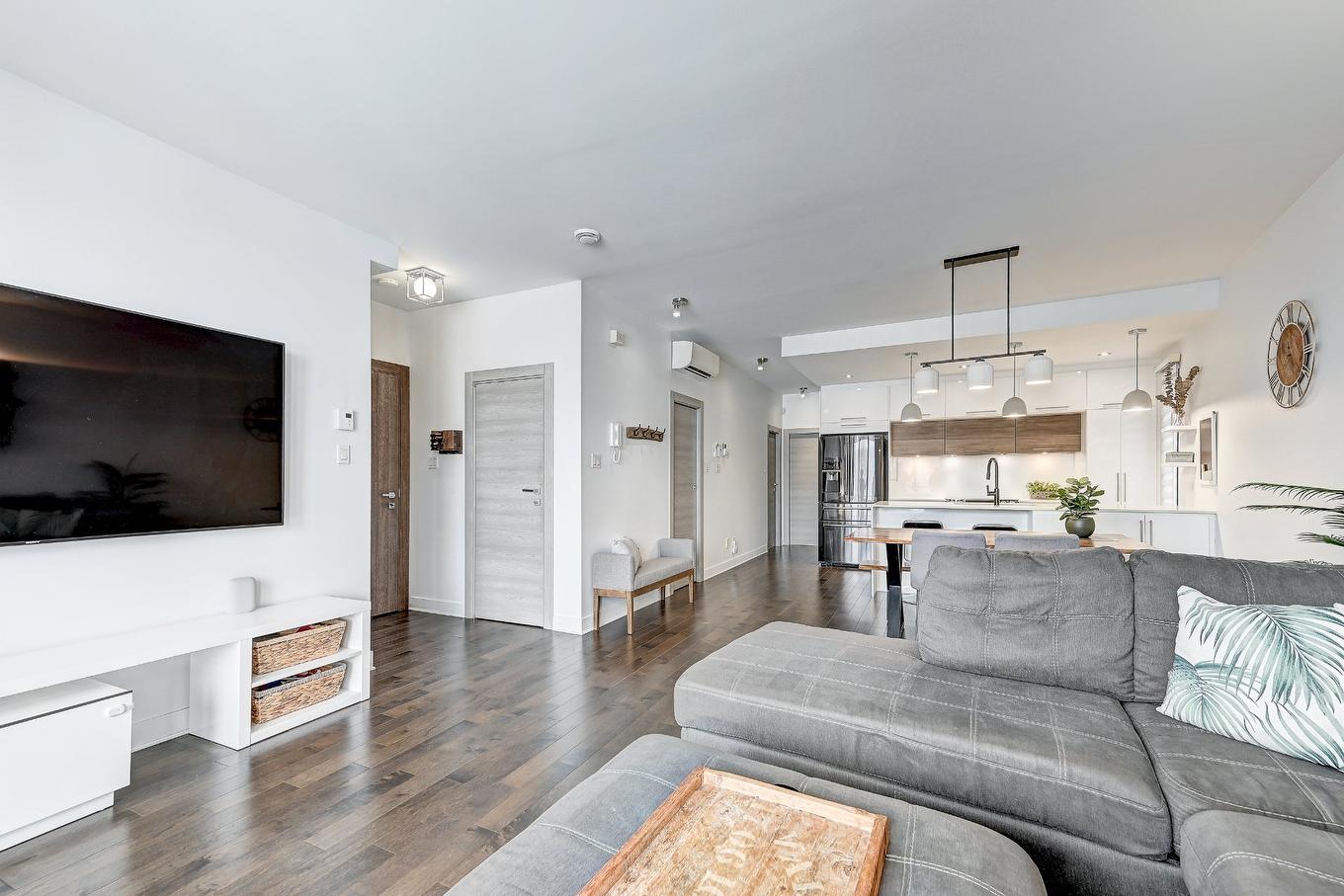 Overall view - 201-6990 30E Avenue, Montréal (Rosemont/La Petite-Patrie), QC - Indoor Photo Showing Living Room