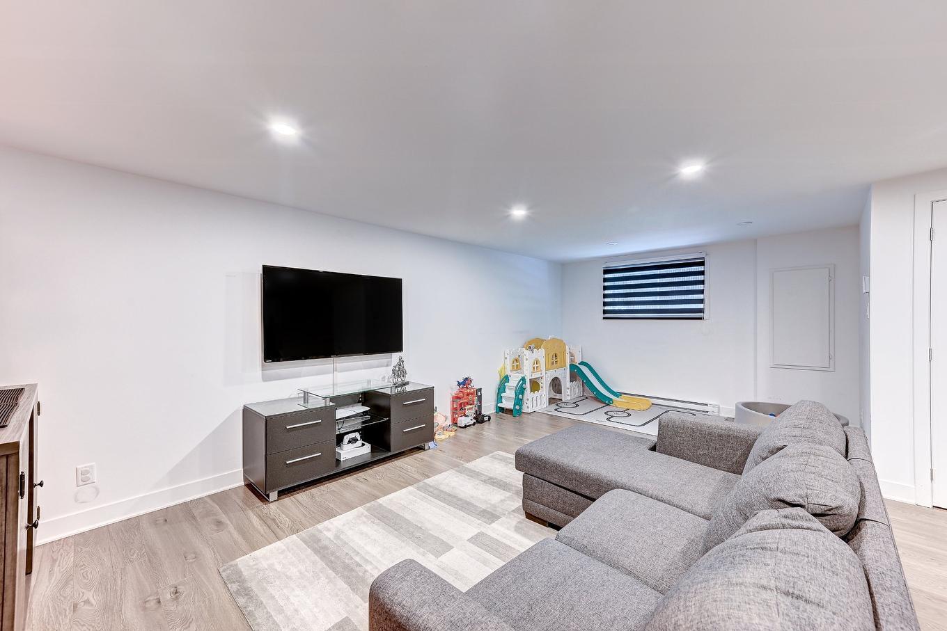 Salle familiale - 10399 Av. De Cobourg, Montréal (Montréal-Nord), QC - Indoor