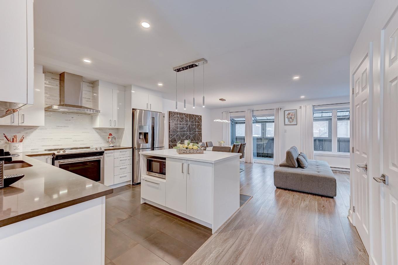 Cuisine - 10399 Av. De Cobourg, Montréal (Montréal-Nord), QC - Indoor Photo Showing Kitchen With Upgraded Kitchen