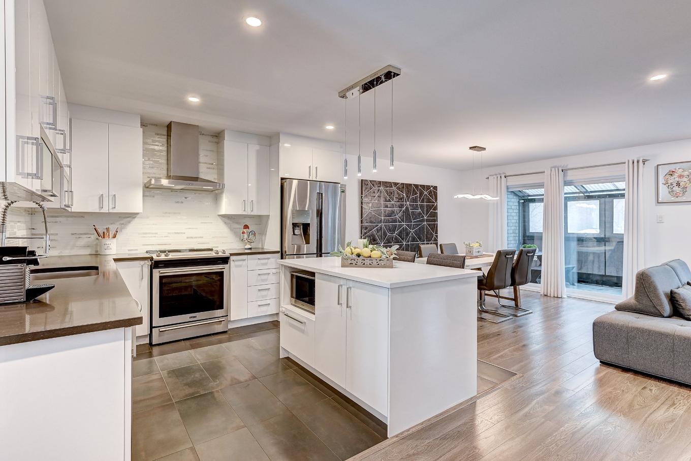 Cuisine - 10399 Av. De Cobourg, Montréal (Montréal-Nord), QC - Indoor Photo Showing Kitchen With Upgraded Kitchen