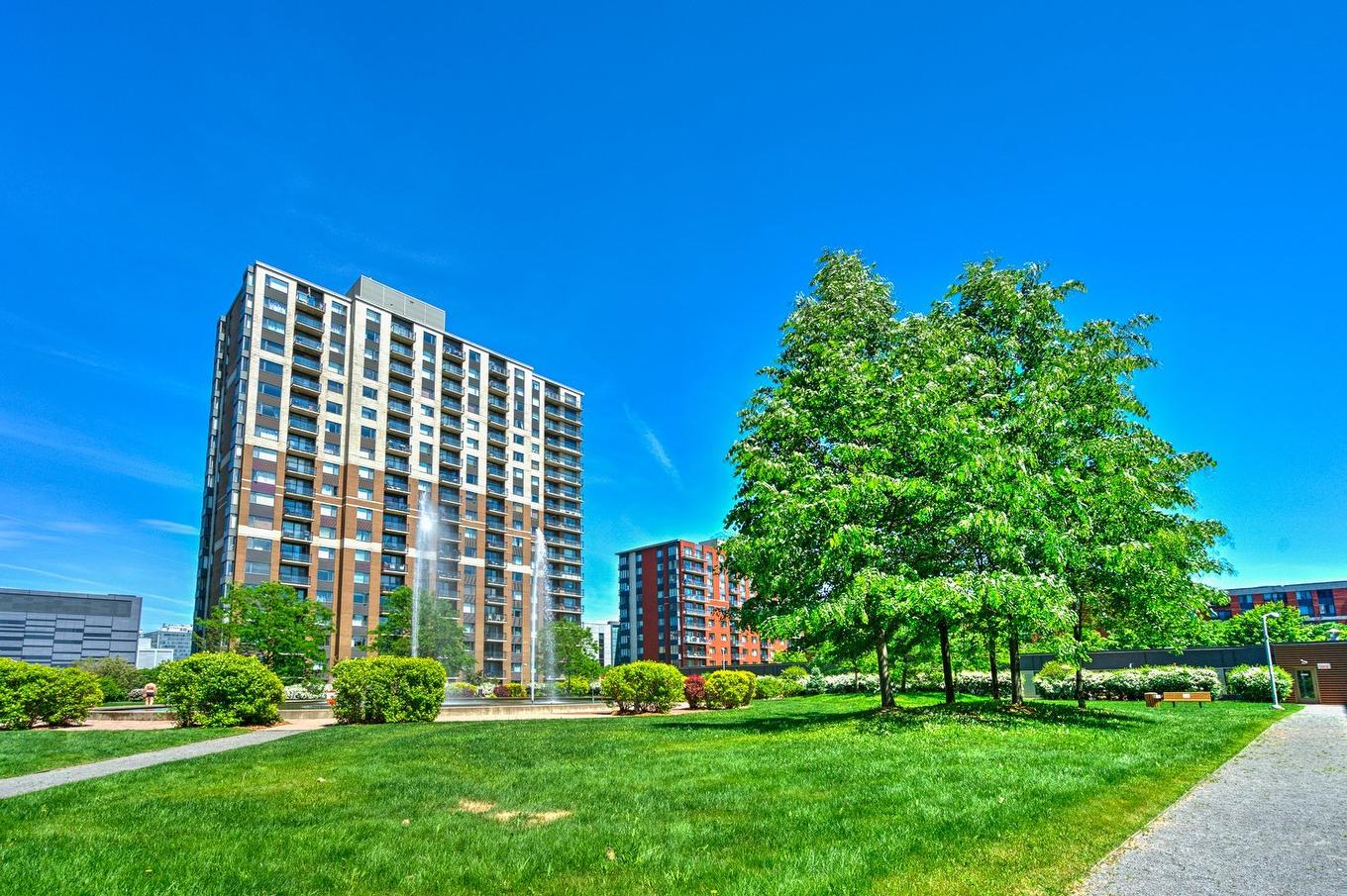Jardin - 2101-1200 Rue St-Jacques, Montréal (Ville-Marie), QC - Outdoor With Facade