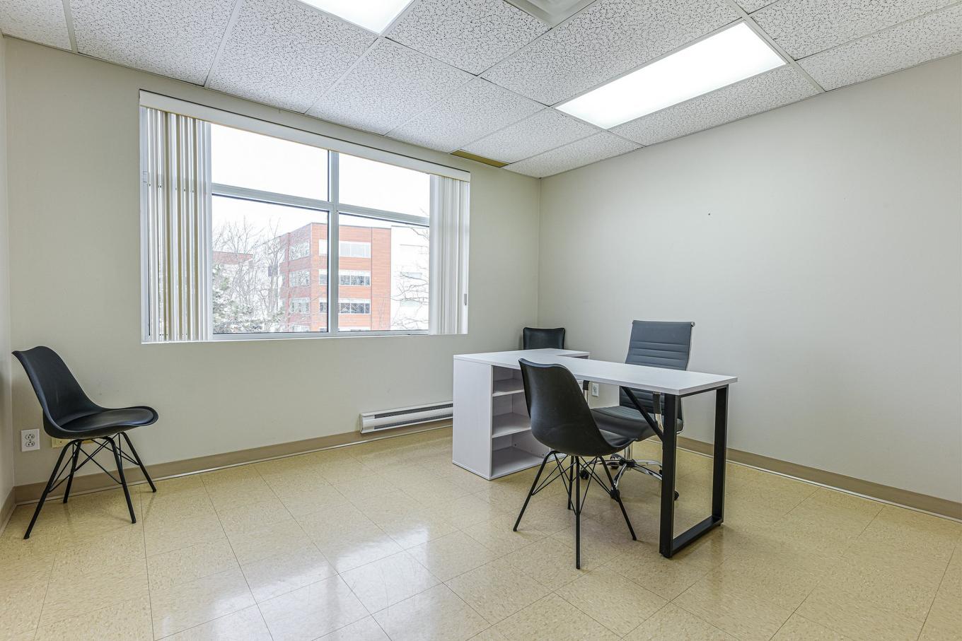 Bureau - 200-2160 Ch. Du Tremblay, Longueuil (Le Vieux-Longueuil), QC - Indoor Photo Showing Office