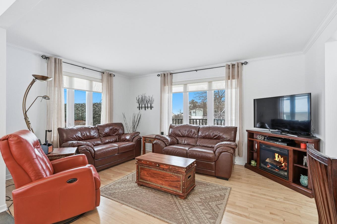 Living room - 20 32E Avenue, Saint-Blaise-Sur-Richelieu, QC - Indoor Photo Showing Living Room