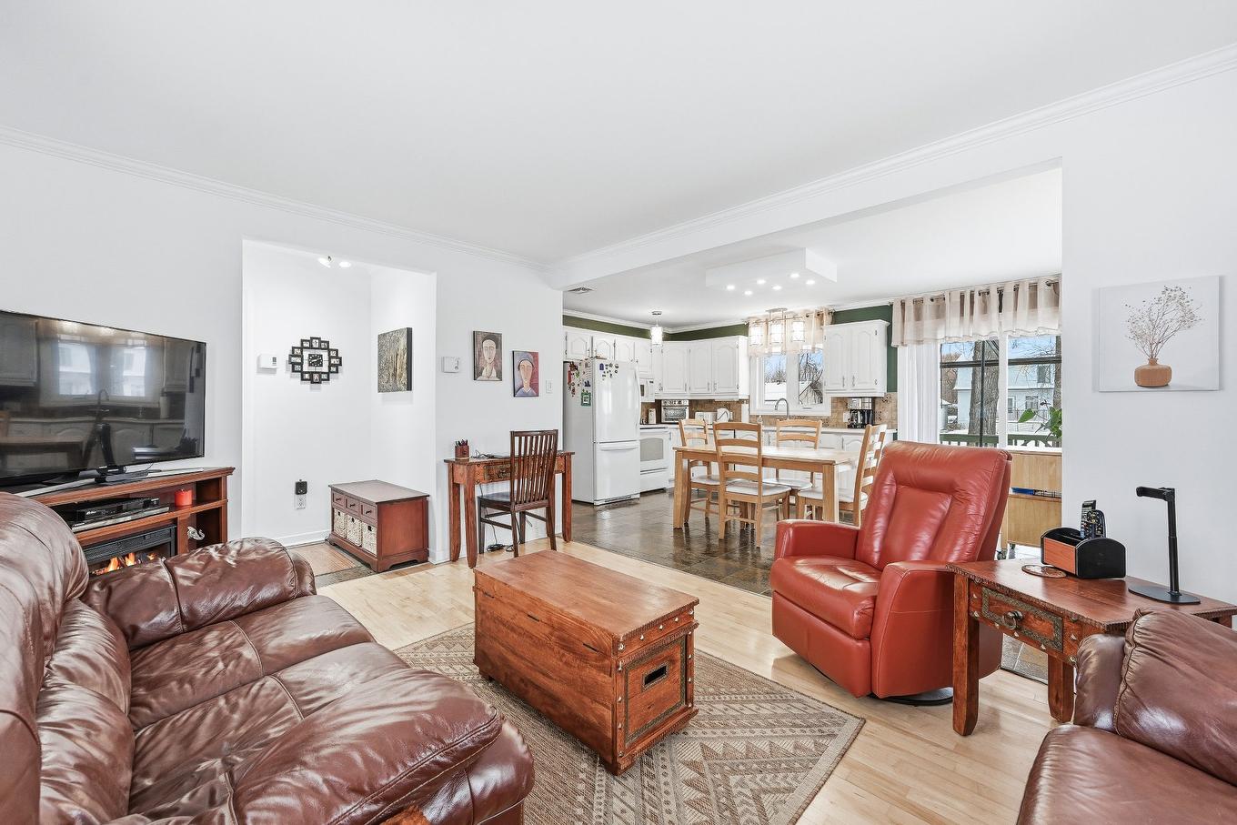 Living room - 20 32E Avenue, Saint-Blaise-Sur-Richelieu, QC - Indoor Photo Showing Living Room