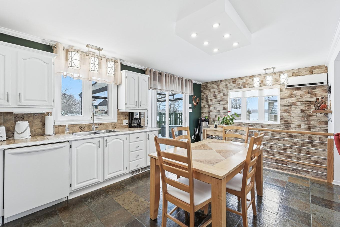 Kitchen - 20 32E Avenue, Saint-Blaise-Sur-Richelieu, QC - Indoor