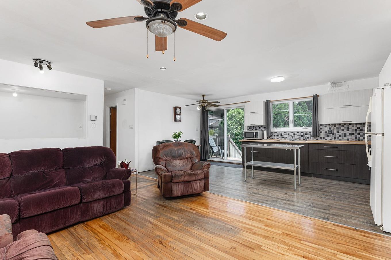 Salon - 330 Rue Rideau, Châteauguay, QC - Indoor Photo Showing Living Room