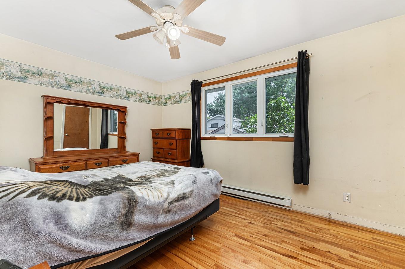 Chambre à coucher - 330 Rue Rideau, Châteauguay, QC - Indoor Photo Showing Bedroom